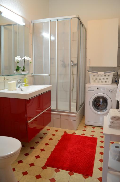 Barfly Apartment *