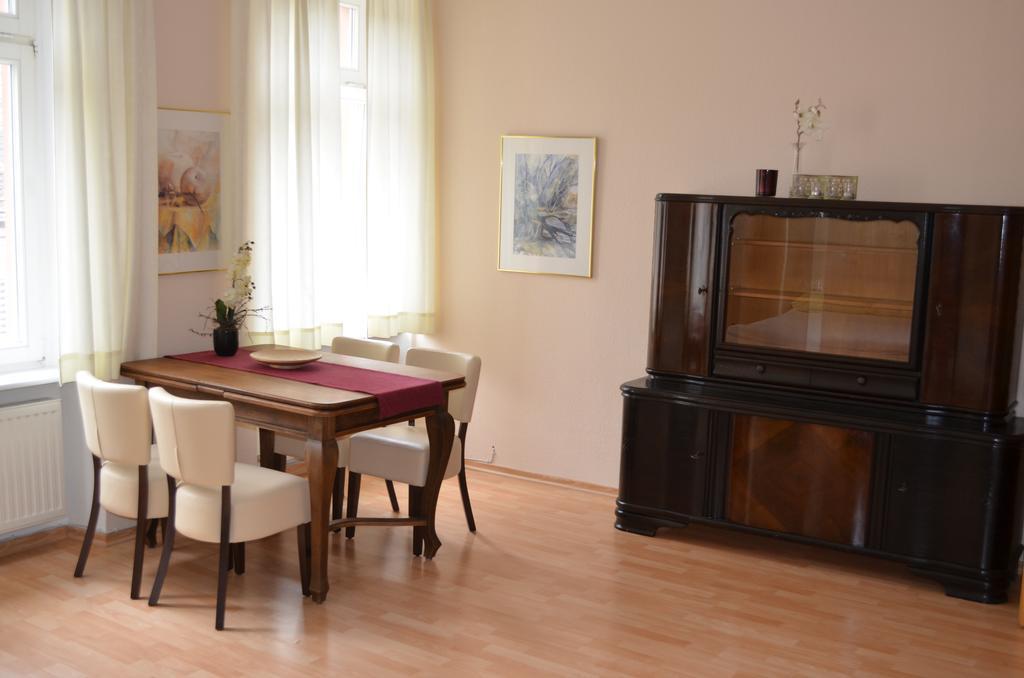 Barfly Apartment